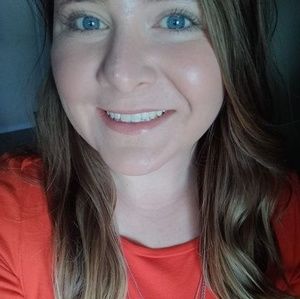 Meet your Posher, Holly